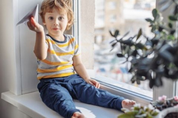 Wie man die Fenster und Türen vor Kindern sichern kann